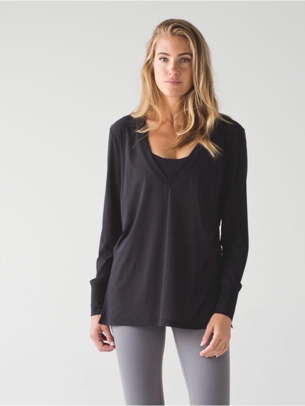 lululemon Get Low Women’s Size 2 Sheer V-Neck Long Sleeve Top -‎ Black
